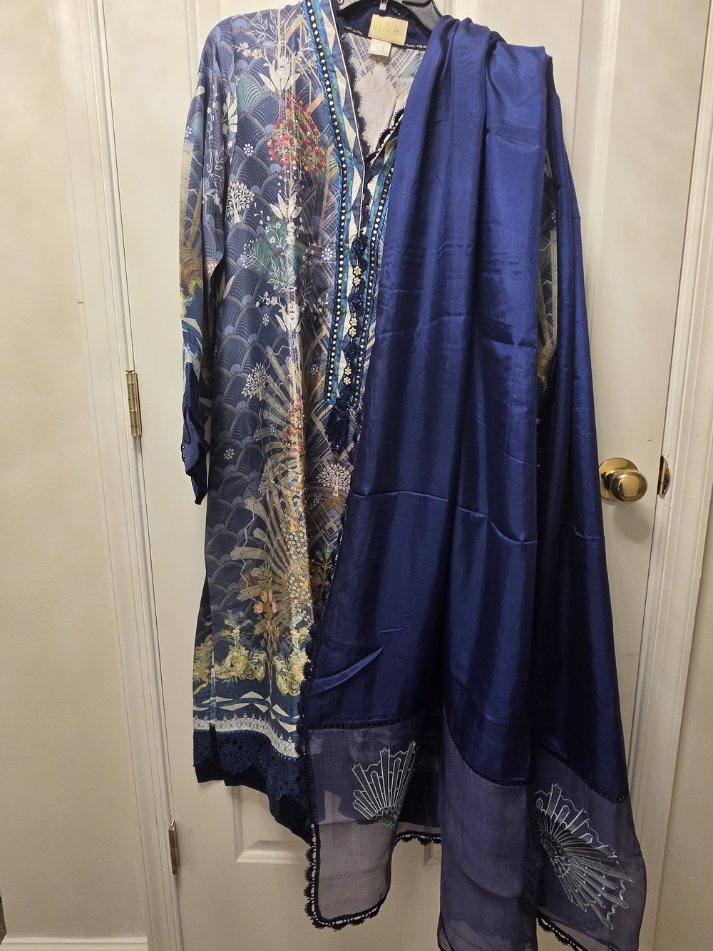 Brand New Farah Talib Aziz Digital Silk 2 Piece Outfit